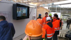 Semi Industriel infoskaerm maalrettet byggepladser - Kontakt CompuLab Nordic om dit naeste digital signage projekt